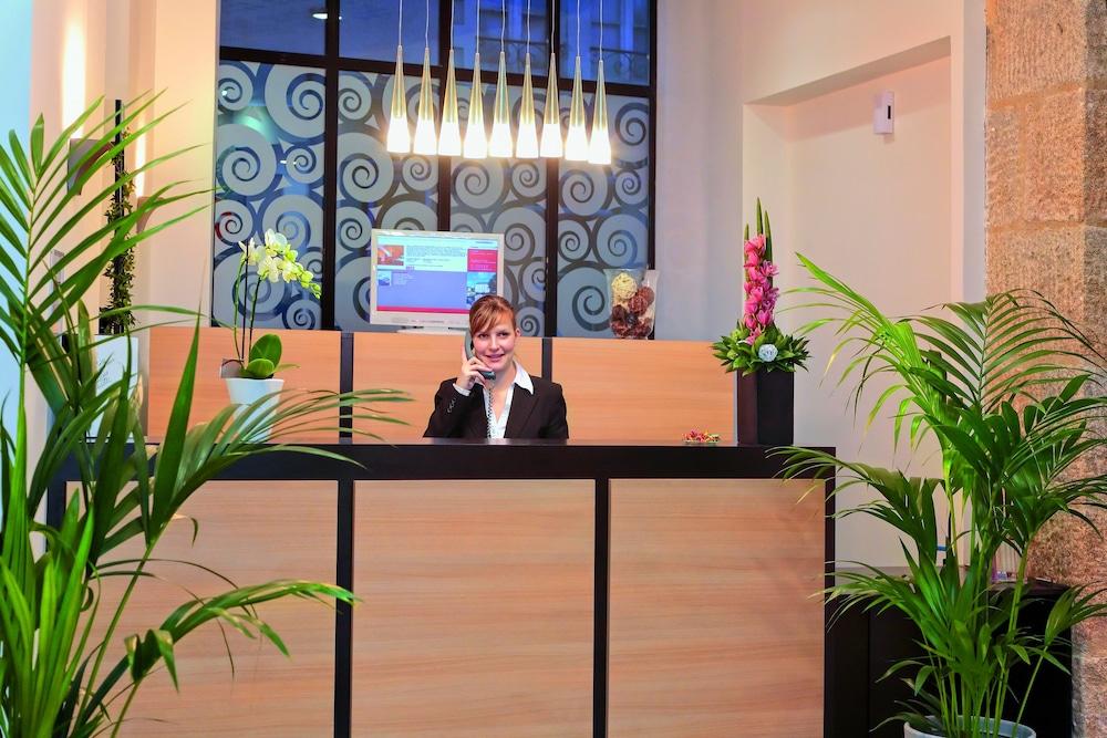 อัปปาร์ตซิตี้ กงฟอร์ นองต์ ซองทร์ Aparthotel น็องต์ ภายนอก รูปภาพ