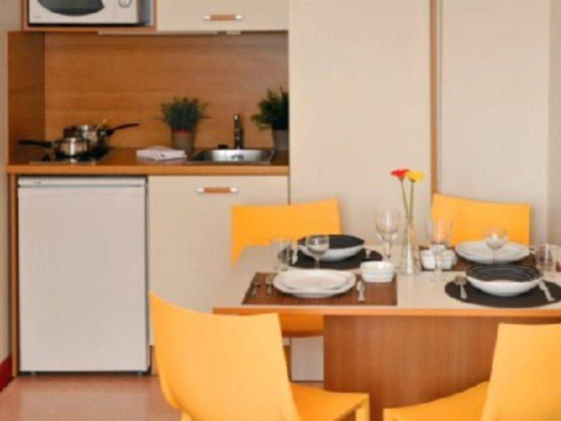 อัปปาร์ตซิตี้ กงฟอร์ นองต์ ซองทร์ Aparthotel น็องต์ ภายนอก รูปภาพ