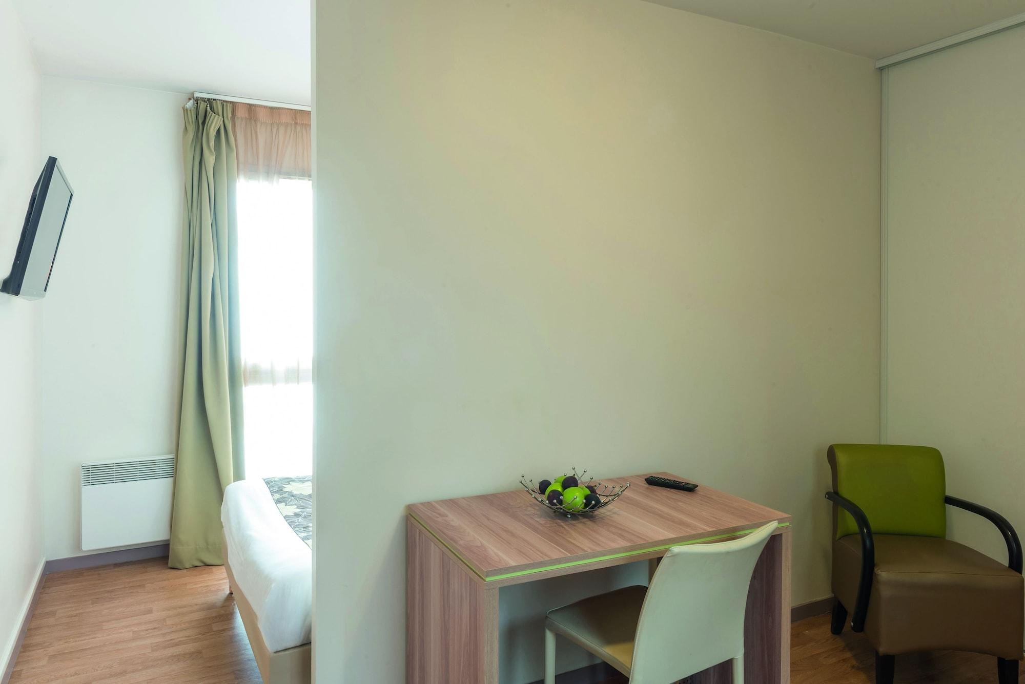 อัปปาร์ตซิตี้ กงฟอร์ นองต์ ซองทร์ Aparthotel น็องต์ ภายนอก รูปภาพ