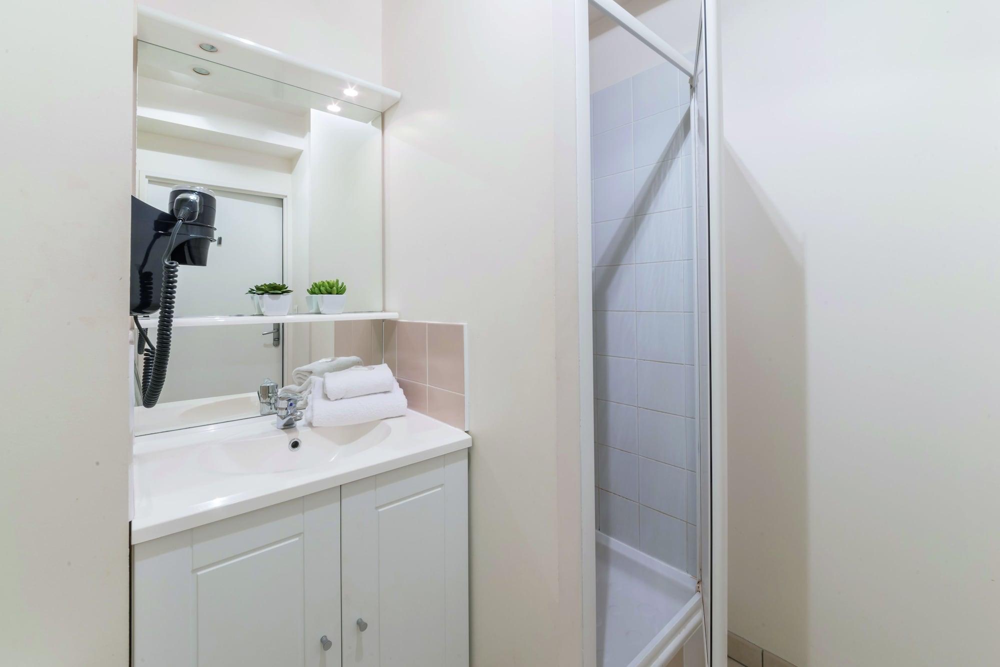 อัปปาร์ตซิตี้ กงฟอร์ นองต์ ซองทร์ Aparthotel น็องต์ ภายนอก รูปภาพ