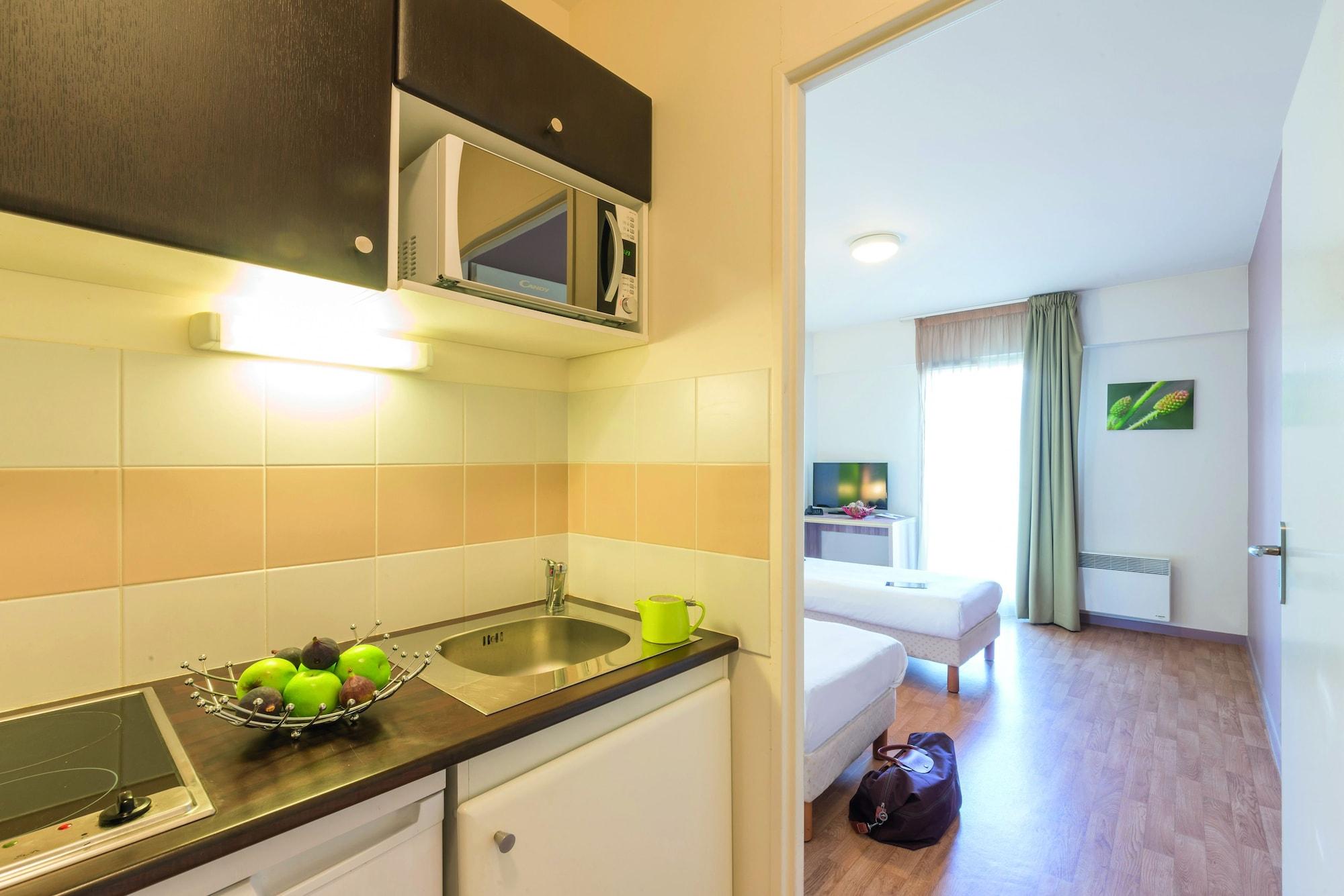 อัปปาร์ตซิตี้ กงฟอร์ นองต์ ซองทร์ Aparthotel น็องต์ ภายนอก รูปภาพ